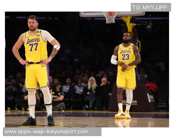 湖人队创下历史纪录前9场比赛均以10分以上失利引发关注