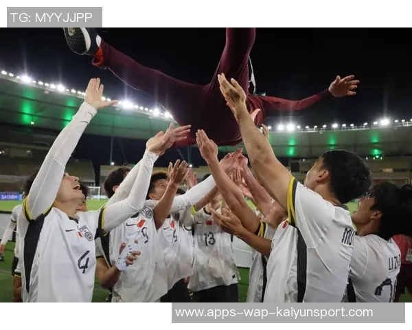 老大哥蒋光太晒点球制胜瞬间为U23男足加油打气展现团结精神